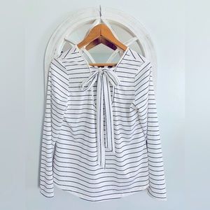 🌸Pin-Striped long sleeve Top